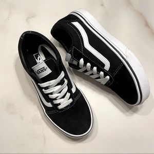 Boys Size 3 Vans Ward Lo Old Skool Suede sneakers